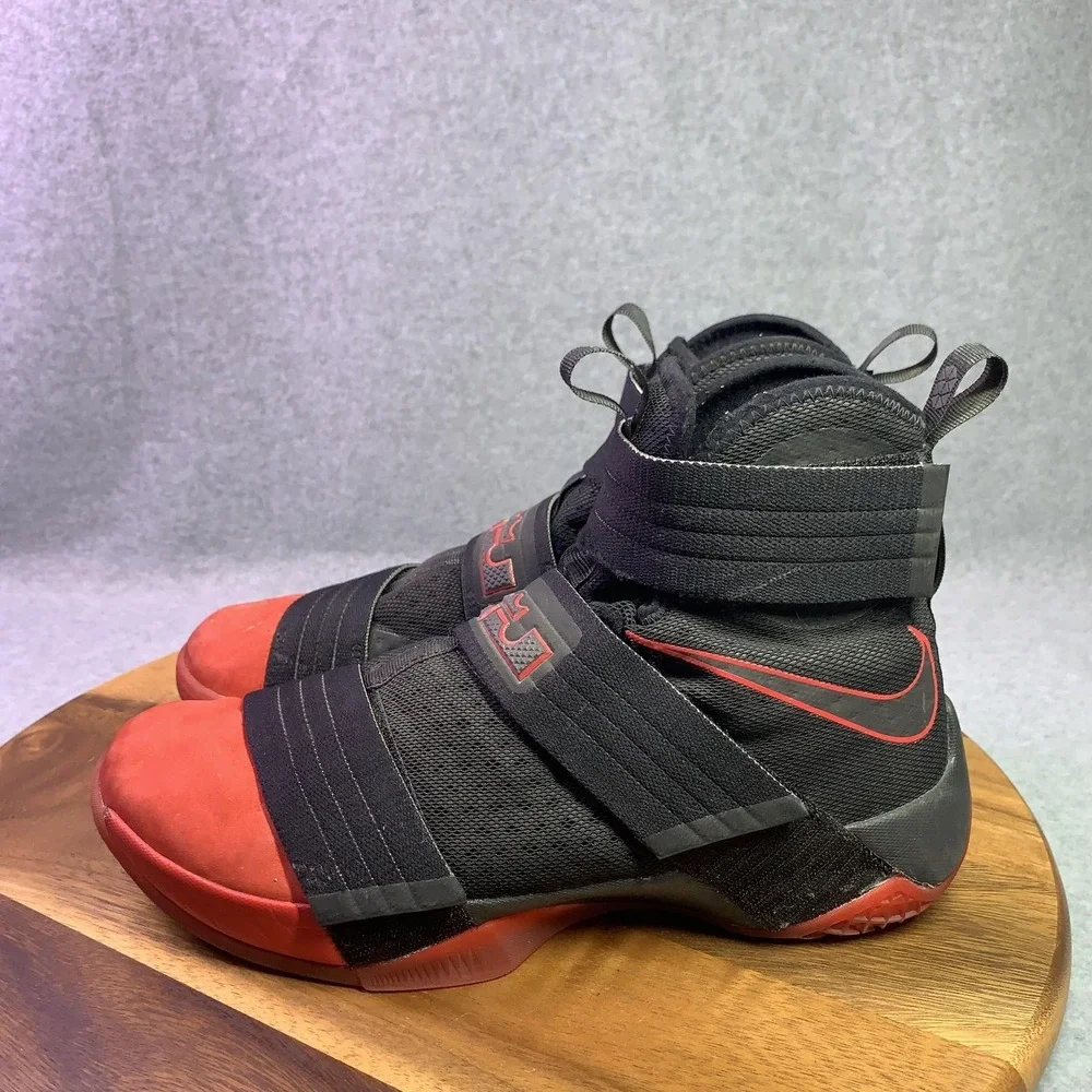 Nike lebron soldier